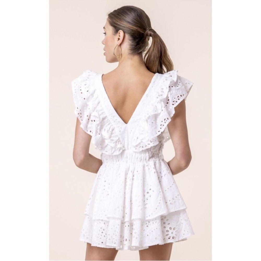 NWT Line & Dot Revolve Gaia Eyelet Teired Ruffle Romper Large - Picture 3 of 15